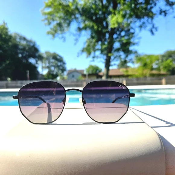 Quay Polarized Sunglasses - Picture 1 of 6